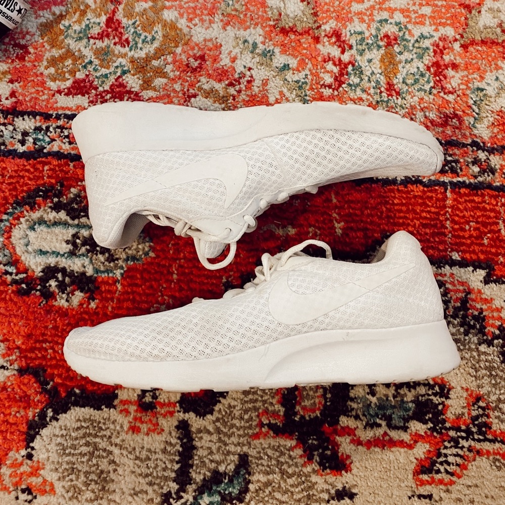 white nike running shoes
